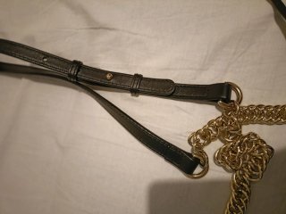 Bolso Bandolera Negro con Cadena Dorada