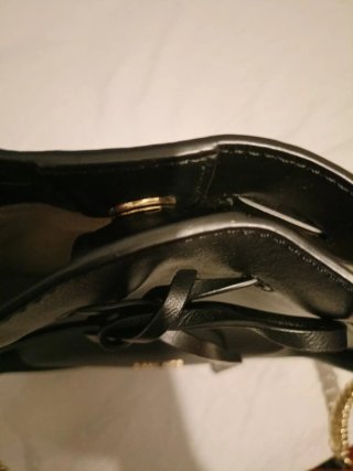 Bolso Bandolera Negro con Cadena Dorada
