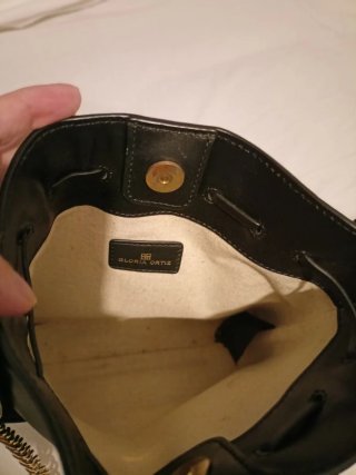 Bolso Bandolera Negro con Cadena Dorada