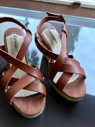 Sandalias Oysho Marrones Cuña