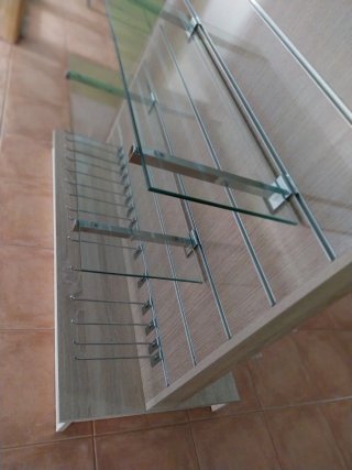 Expositor de Madera con Paneles