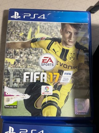 PS4 Negra + 4 Juegos + Mando