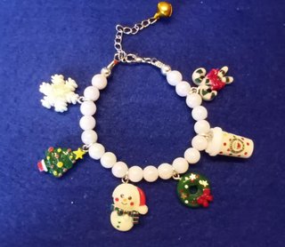 Pulseras Navideñas con Encantos
