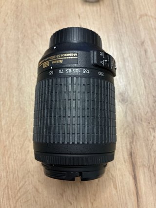 Cámara Nikon con 2 objetivos y accesorios