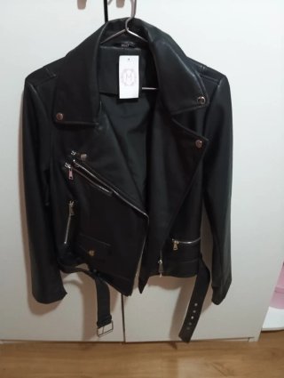Chaqueta de cuero negra