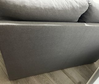 Sofá de tela gris