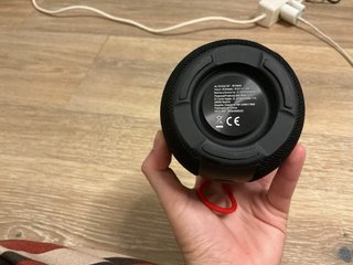 Altavoz Bluetooth Negro y Rojo