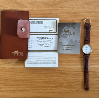 Reloj Lotus con Correa de Piel