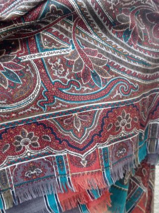 Pañuelo de lana con estampado paisley