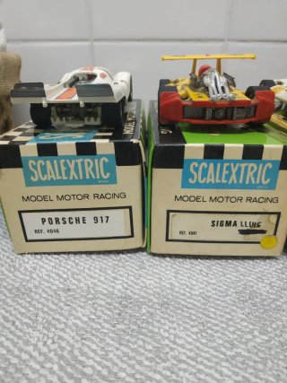 Lote de cuatro  coches  Scalextric .