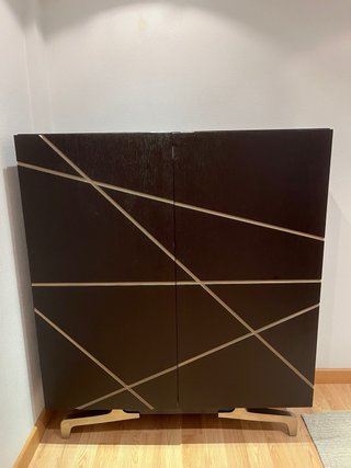 Mueble Negro con Diseño Geométrico 1,20x1,20m