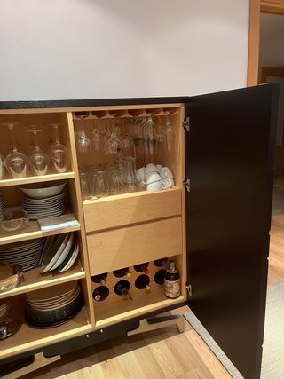 Mueble Negro con Diseño Geométrico 1,20x1,20m