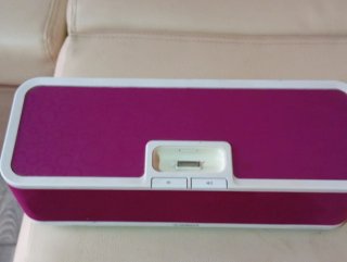 Altavoz Yamaha Rosa y Blanco
