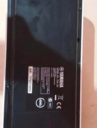 Altavoz Yamaha Rosa y Blanco