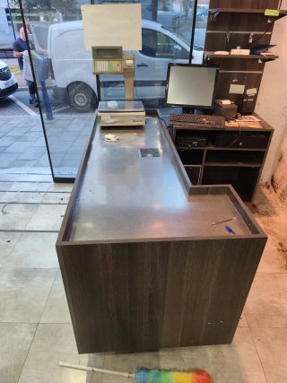 Mostrador comercial madera y metal