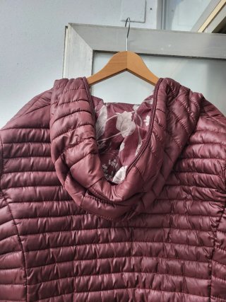 Chaqueta Acolchada Granate con Flores
