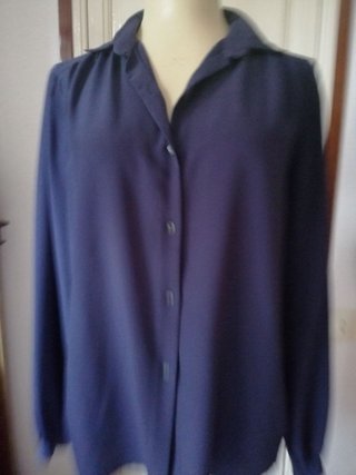 Blusa azul satinada