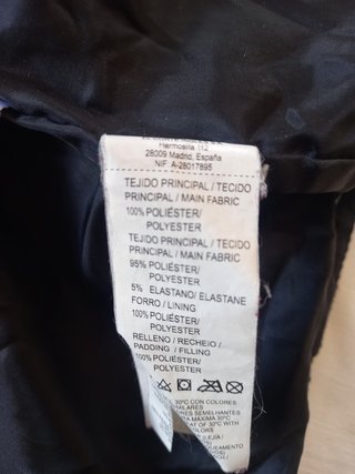 Chaqueta negra con textura especial