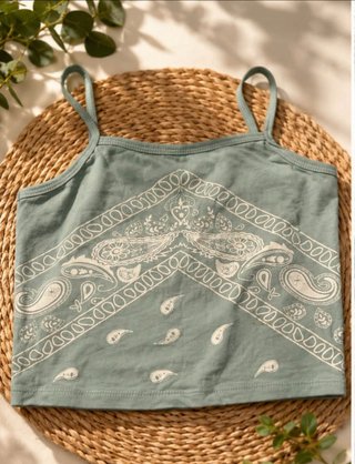 Top verde con estampado bandana