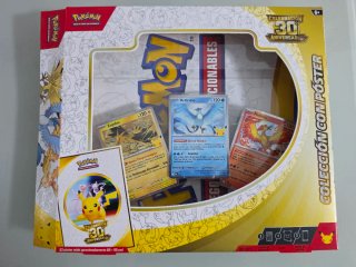 Colección Pokémon 30 Aniversario con Poster