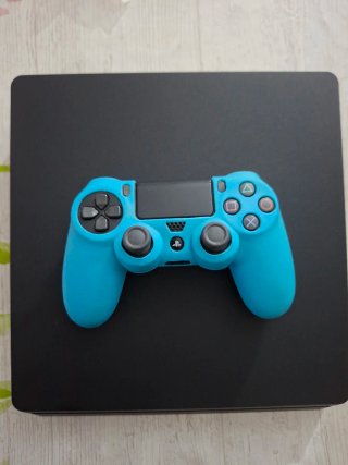Play Station 4 Slim 1TB Negra + 4 Juegos
