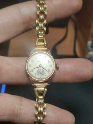 Reloj CAL dorado