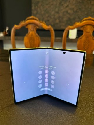 Samsung Galaxy Z Fold 8