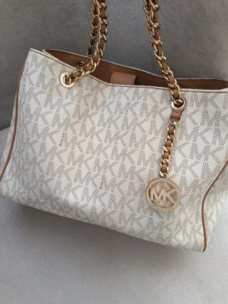 Bolso Michael Kors Beige y Dorado
