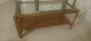 Mesita de centro de madera y cristal