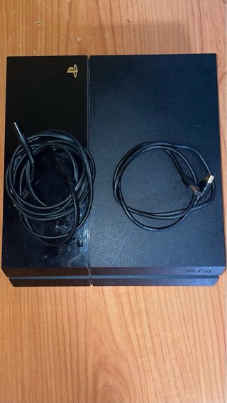 PS4 Slim Nera + 2 Giochi + Cavi