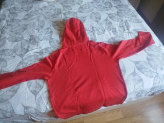 Sudadera roja con estampado You Spin Me Round