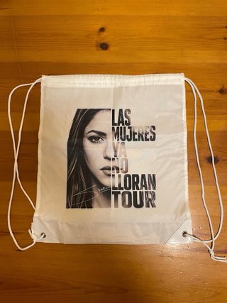 Camiseta y bolsa Shakira Las Mujeres Ya No Lloran