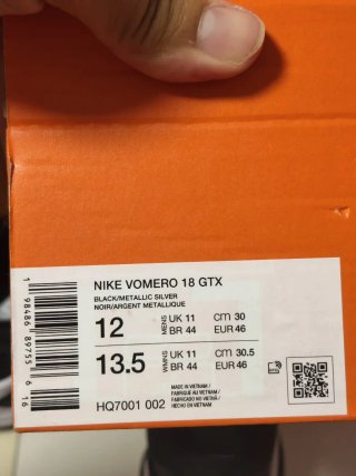 T46 Nike Vomero 18 GTX  Negras