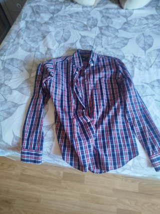 Camisa de cuadros azul y roja
