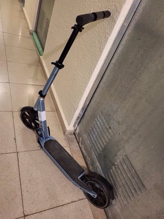 Patinete plegable gris azulado