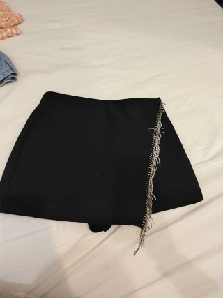 Falda pantalón negra con pedrería