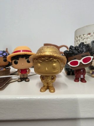 Muñeco Kinder Joy One Piece Dorado