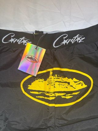 Pantalón Corto Corteiz Negro y Amarillo