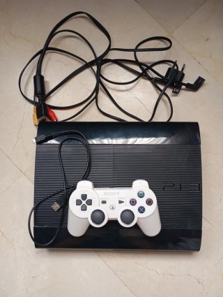 PS3 Slim Negra con Juegos Digitales