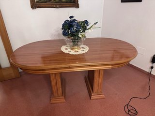 Mesa de comedor ovalada de madera maciza