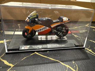 Réplica Aprilia RSV250 Fonsi Nieto 2004