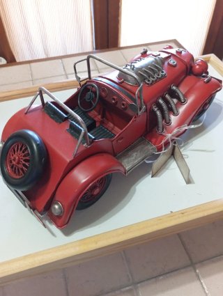 Modellino Auto d'epoca Rossa