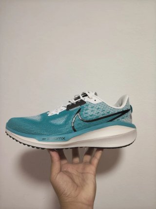 T46 Nike Vomero 18  Azul Turquesa