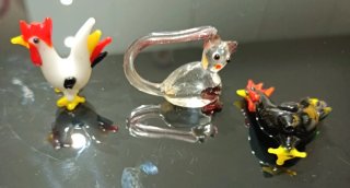 Due piccoli Galli e un Gattino in vetro di Murano