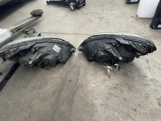 Pareja de faros delanteros de mercedes w 204