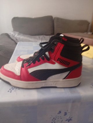 Botas Puma Negras y Rojas