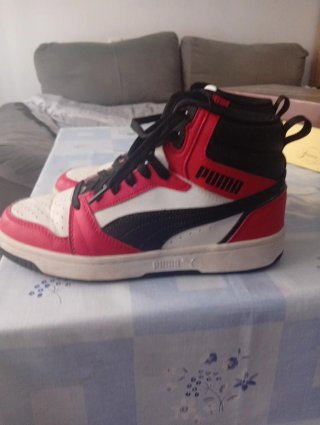 Botas Puma Negras y Rojas
