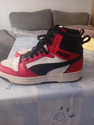 Botas Puma Negras y Rojas
