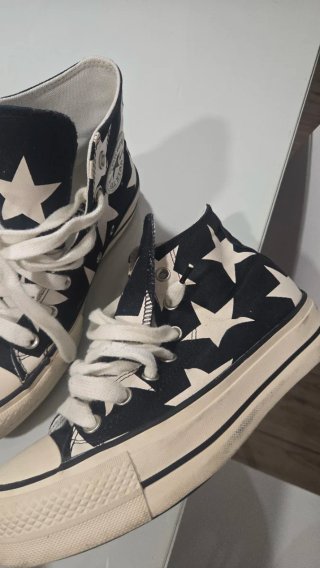 Zapatillas Converse Estrellas Negras y Blancas