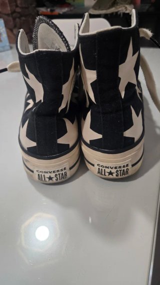 Zapatillas Converse Estrellas Negras y Blancas